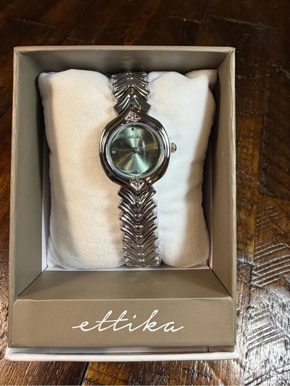 🌟 5 for $25 🌟 Ettika Round Silver Chevron Link Crystal Accented Bracelet Watch